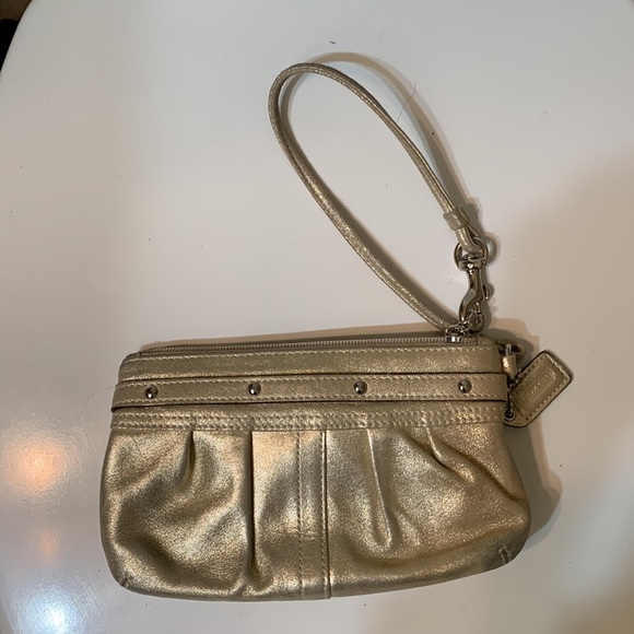 Coach gold leather wristlet - Picture 2 of 4